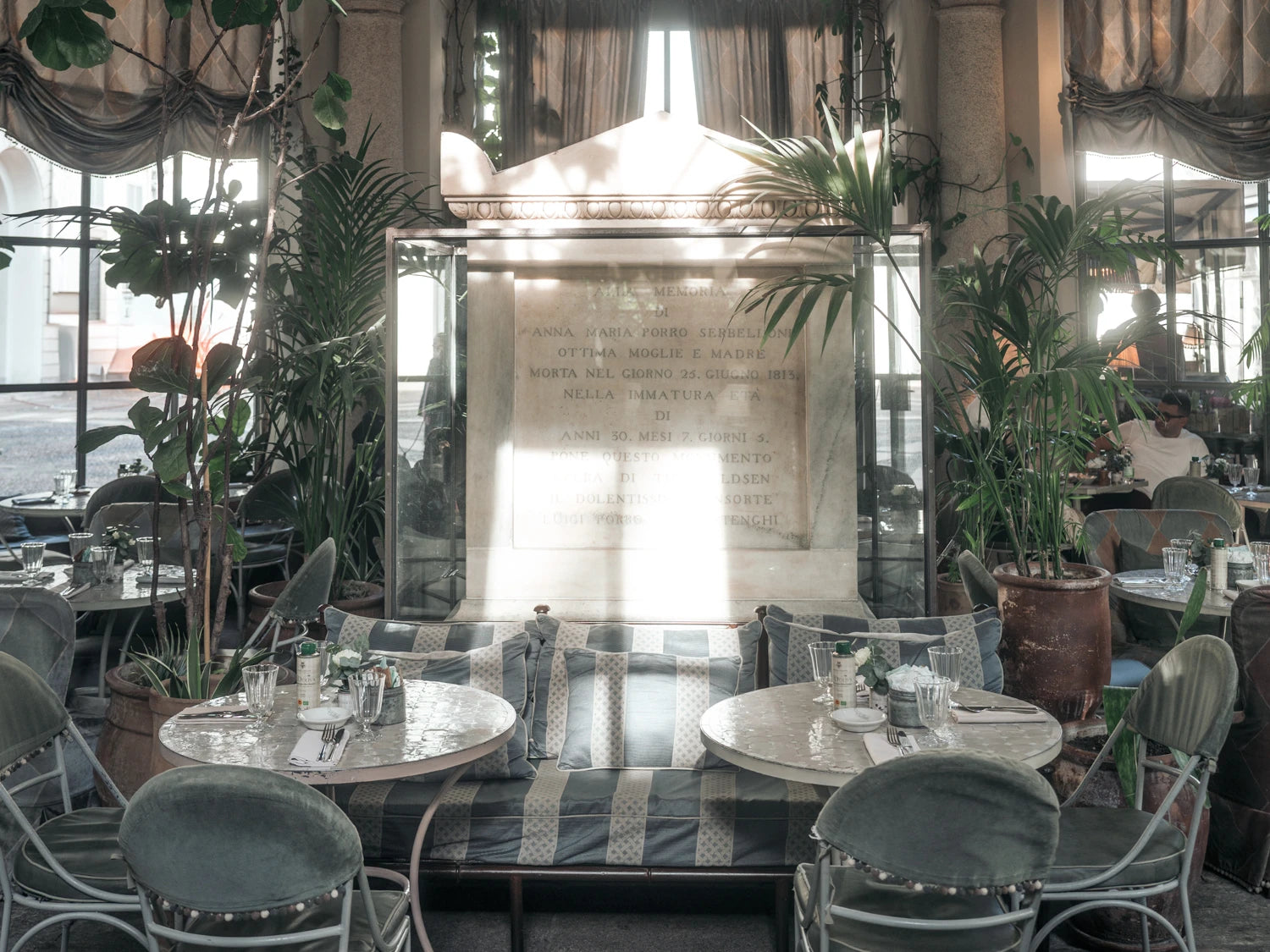 LùBar — photo 2
